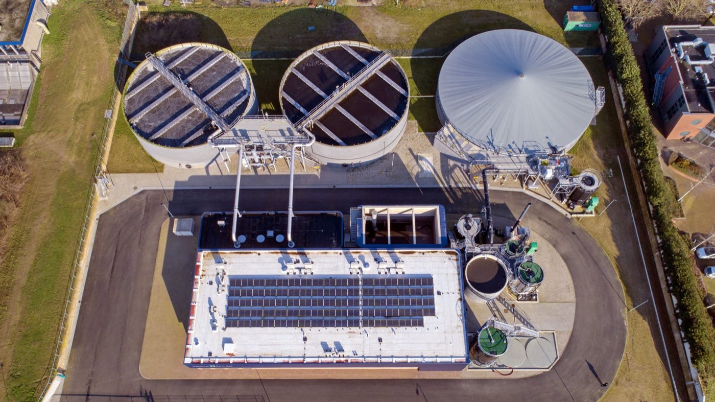 Digestores y tanques de proceso en una planta de tratamiento